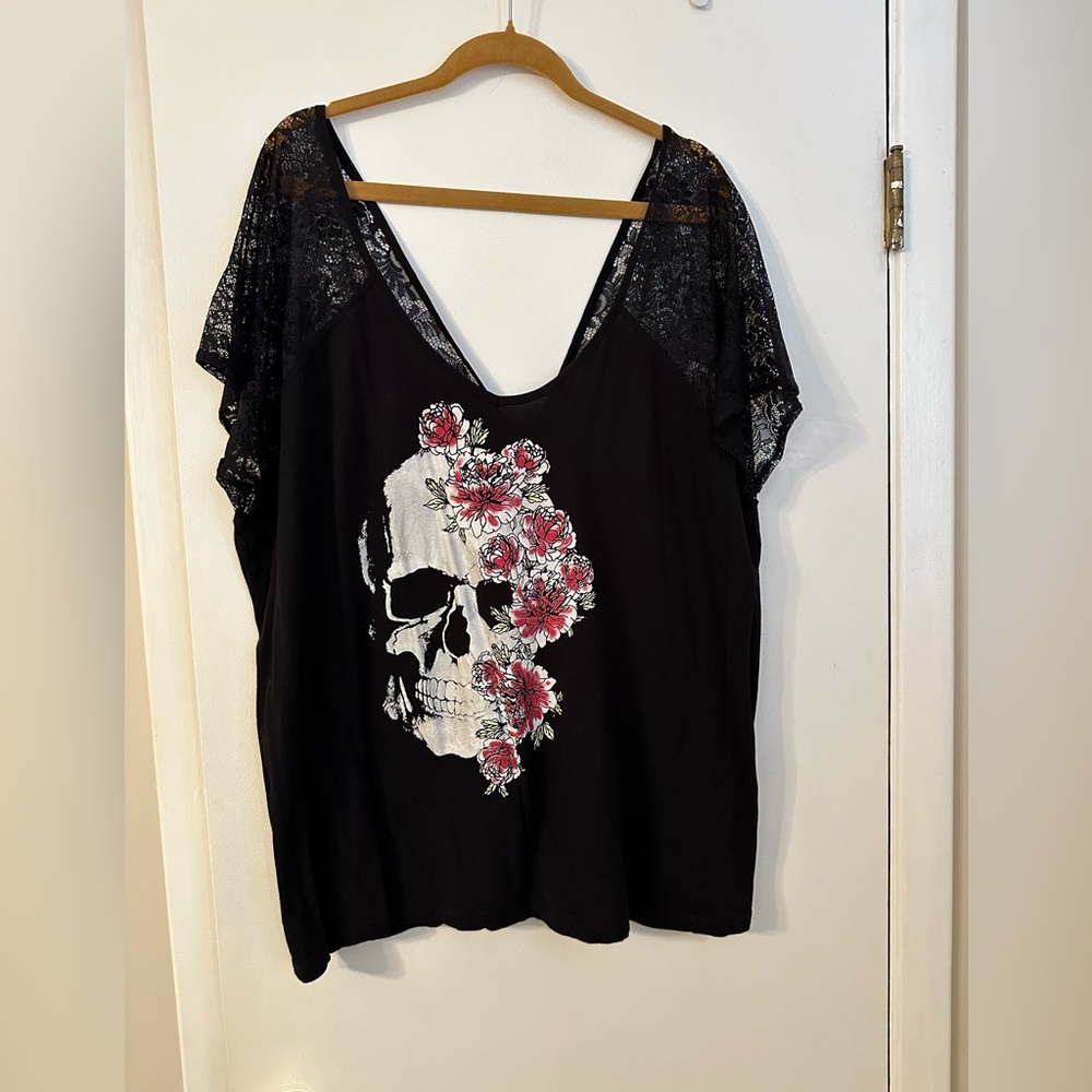 Torrid cute and sexy skull print and lace top